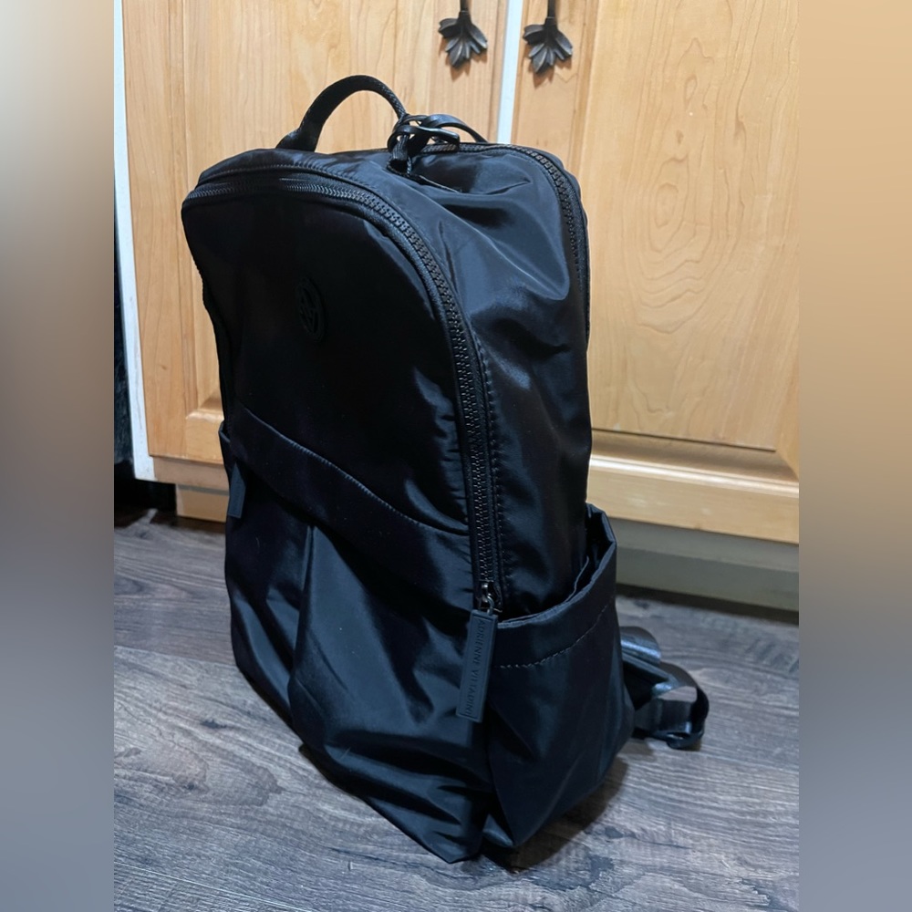 NWT Adrienne Vittadini Black Travel Backpack - Picture 6 of 6